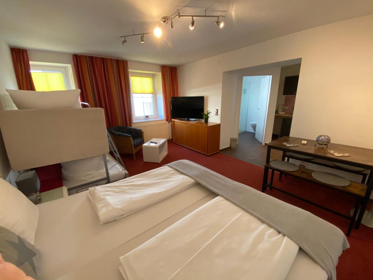 Bed & Rooms, Woergl Exterior photo