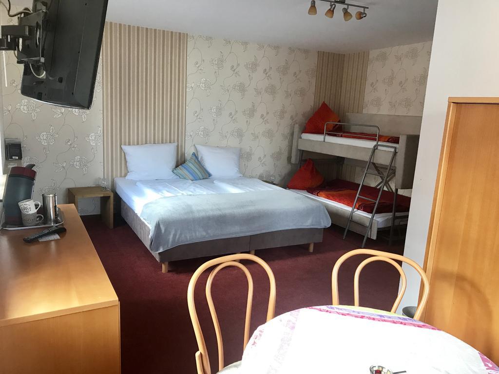 Bed & Rooms, Woergl Exterior photo